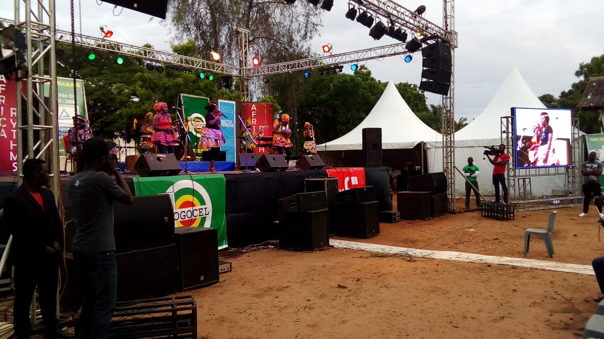 IntegraaleGie's tweet image. Dela hayes sur scène... #africa #rythms