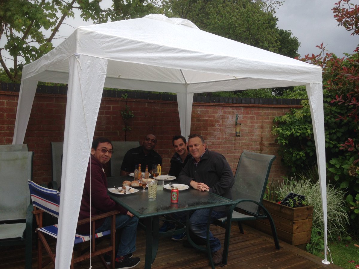 ZeaHelen's tweet photo. Rain doesn't stop a good BBQ! #British #homegroup @ZeaHelen @abovebar https://t.co/8AXNOcwn2V