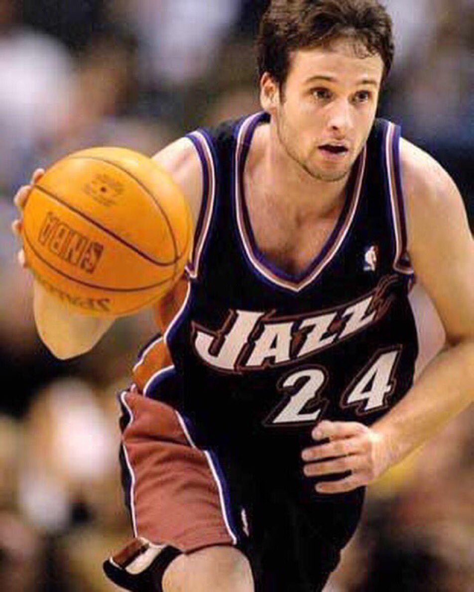 pablolaso's tweet photo. Era jugador en activo cuando jugué contra un "crío" de 18 años.
Jugaba en el Joventut. 
Todavía lo busco. 
Gracias. https://t.co/PzU89o8x1w