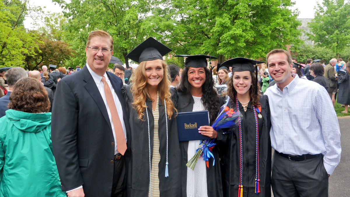 Bucknell_WBB's tweet photo. 🎓 off to our seniors! Congratulations on ALL you've accomplished! #Bucknell2016 @BucknellU #PresidentJohnBravman https://t.co/yw6Pa527AH