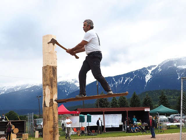 Resource_Works's tweet photo. The clouds didn't dampen the spirits at #Revelstoke's #TimberDay on Sat. https://t.co/uFPnMXZ9P1 #BCForestry https://t.co/6zlBdKnOVW