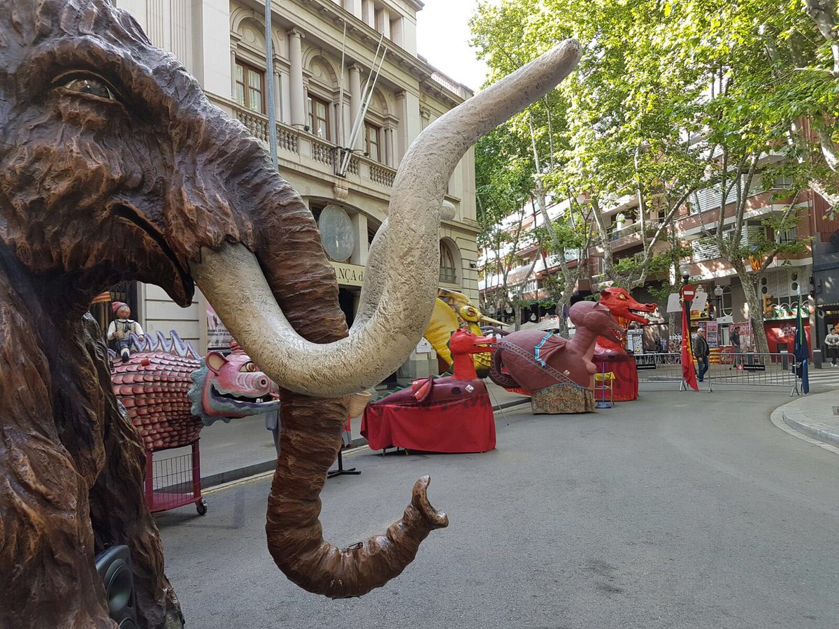 Avui <a href="/MamutViladecans/">Entitats MAMUT</a> s'ho ha passat molt bé amb les #festesdemaig a #PobleNou