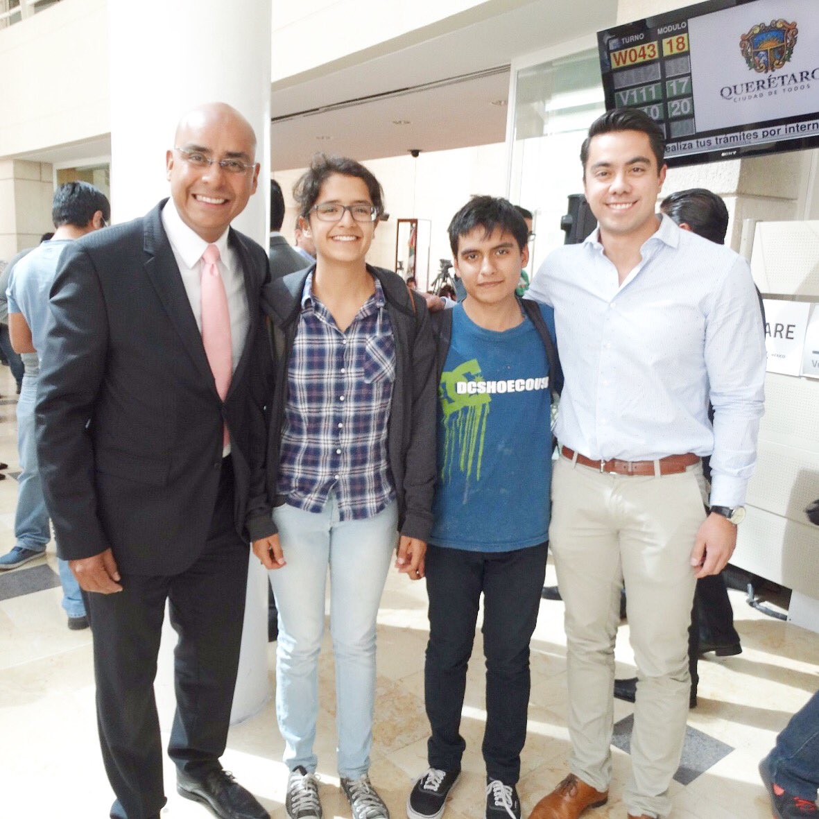 FeliFerMacias's tweet photo. Ximena y Alejandro de #PrepaNorte #UAQ van a Rumanía a representar a México en #ROBOTICA! Un gusto enorme apoyarlos! https://t.co/55xGvfQn3w