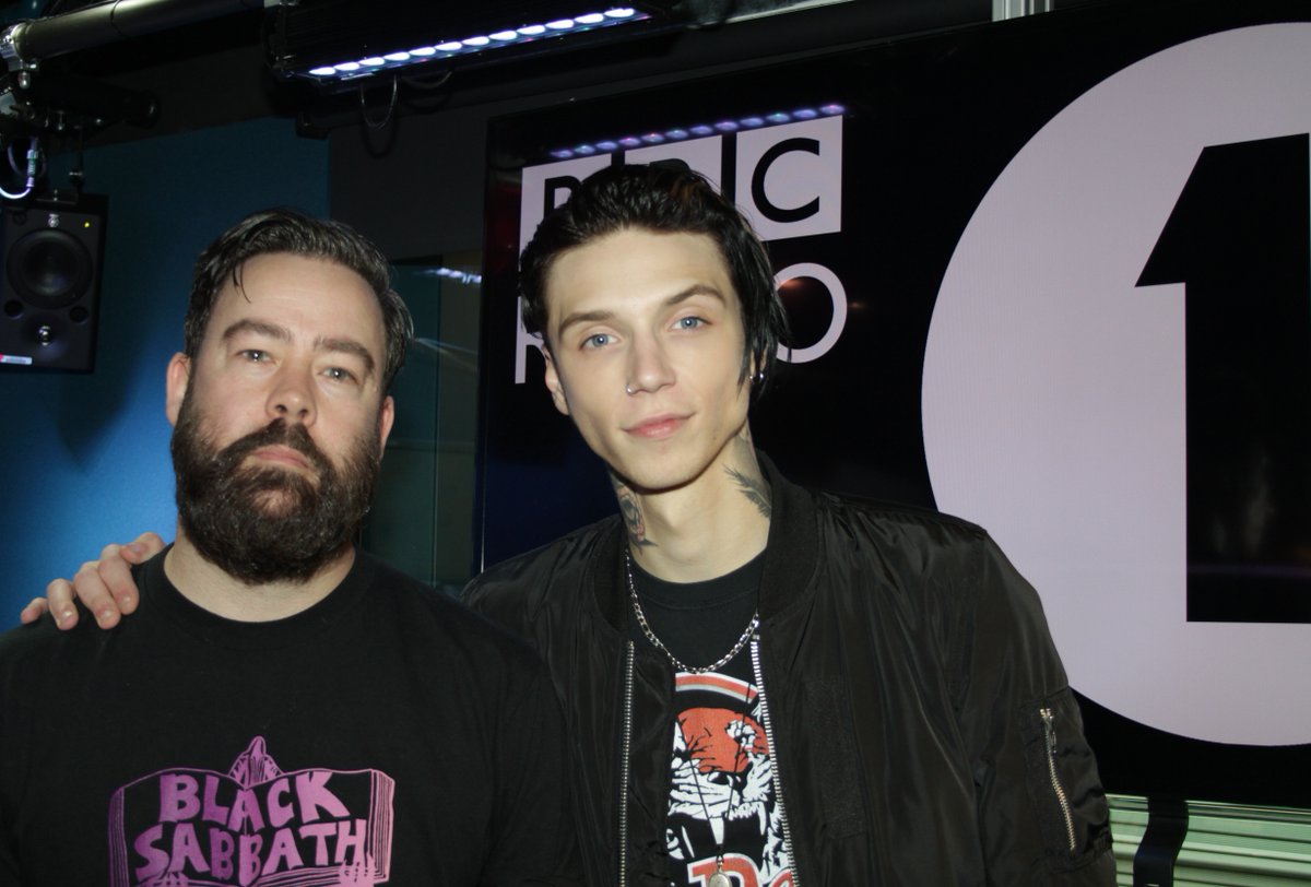 Radio1RockShow's tweet photo. .@AndyBlack is on choosing a couple tracks that have influenced his recent solo album. https://t.co/CxDxGBS02w https://t.co/ROqS5TGZtU