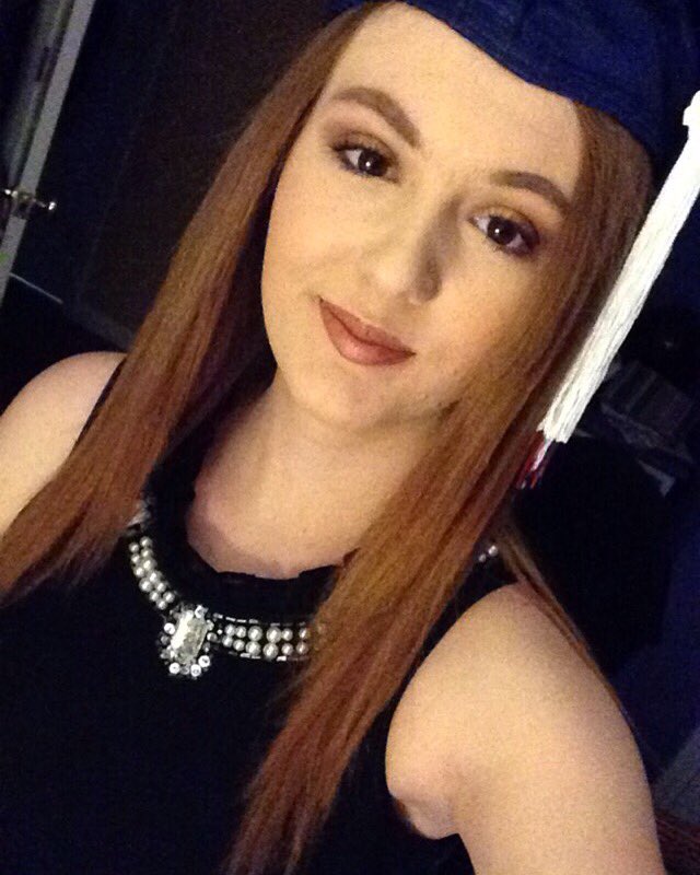 caitlynjames16's tweet photo. Newly graduates https://t.co/VggD4yHozb