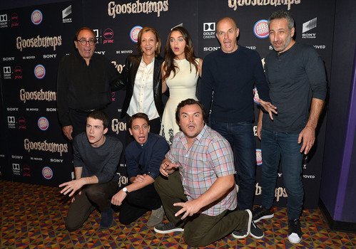 RL_Stine's tweet photo. Flashback Sunday: The Goosebumps Movie gang, producers, director, yours truly, and the cast at the NY Premiere. https://t.co/A0fifqOCvt