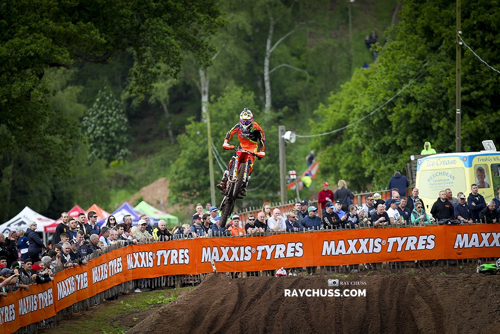 LiveMXOnline's tweet image. 📷 @Chussy
@shaunsimpson24 now leads the @maxxisbritishmx by 10 points after todays 1-1 at #HawkstonePark
