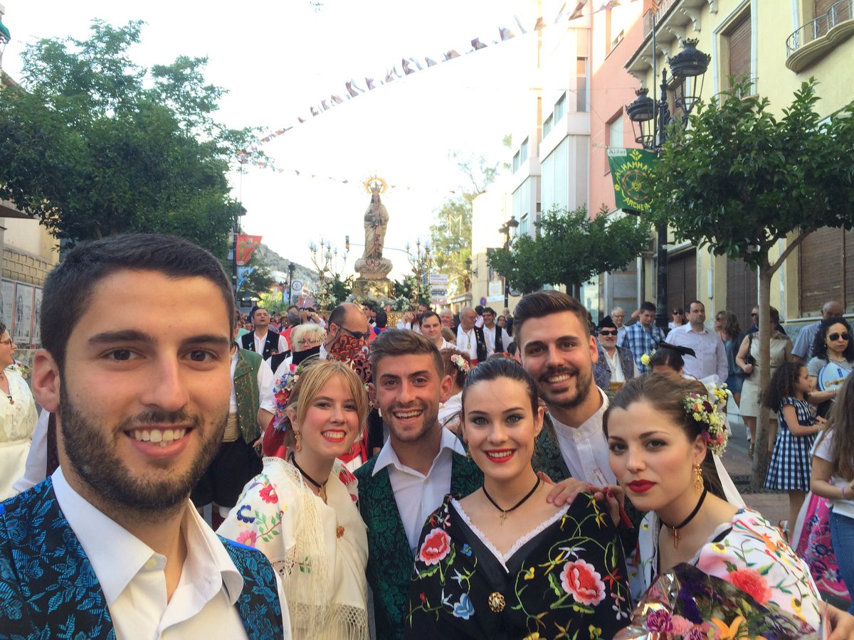 damianpagan94's tweet photo. Acompañado a la #VirgendelaSalud con muy buena compañía #ArchenaenFiestas #Corpus2016 #VivalaVirgendelaSalud https://t.co/bcan2cPnlh