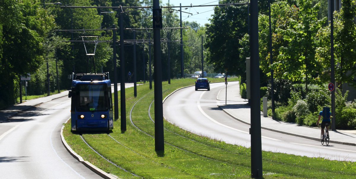 christofspieler's tweet photo. Why is grass track so rare in the United States? (Munich’s 2011 streetcar extension to St. Emmeram) https://t.co/IjeqKbPych