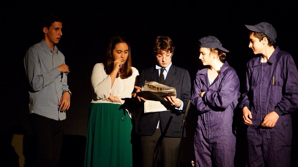 🎭 "Parece como si alguien quisiera señalar algo" Un #ExtrañoAnuncio llegó el viernes pasado. ¡Qué artistas!👏🏻 #Tecla