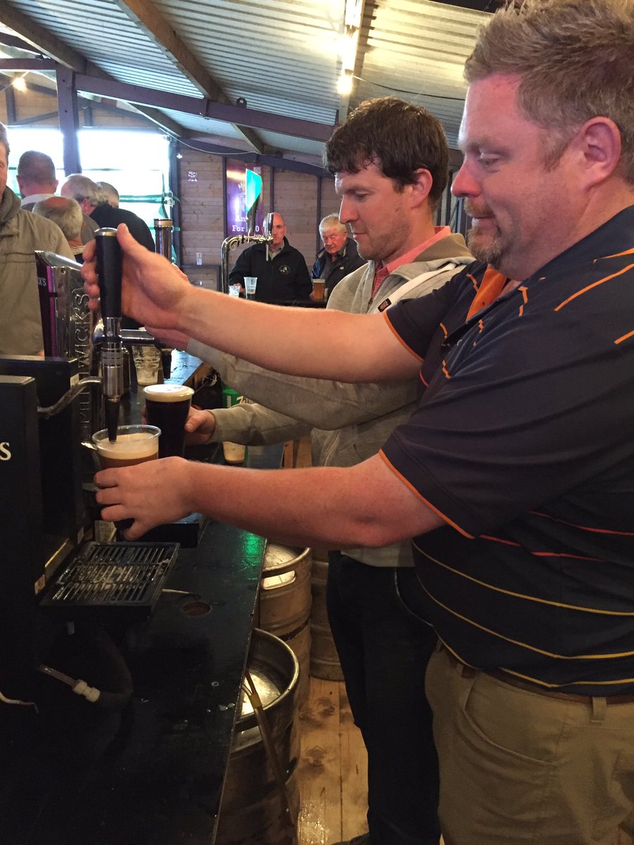 goballyhaunis's tweet photo. The Tom Cruise of pulling the perfect pint Gareth Delaney in B❤️llyhaunis @_BigRedBarn this weekend in Moylough https://t.co/0yfGU9pS3W