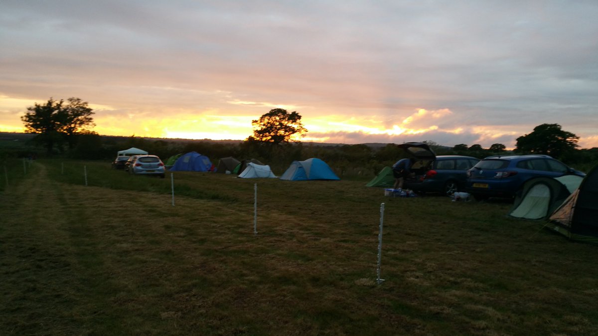TrailAttack's tweet photo. Beautiful sunset while the runners ploughed on through the night. https://t.co/Ssv1dAU3Vt