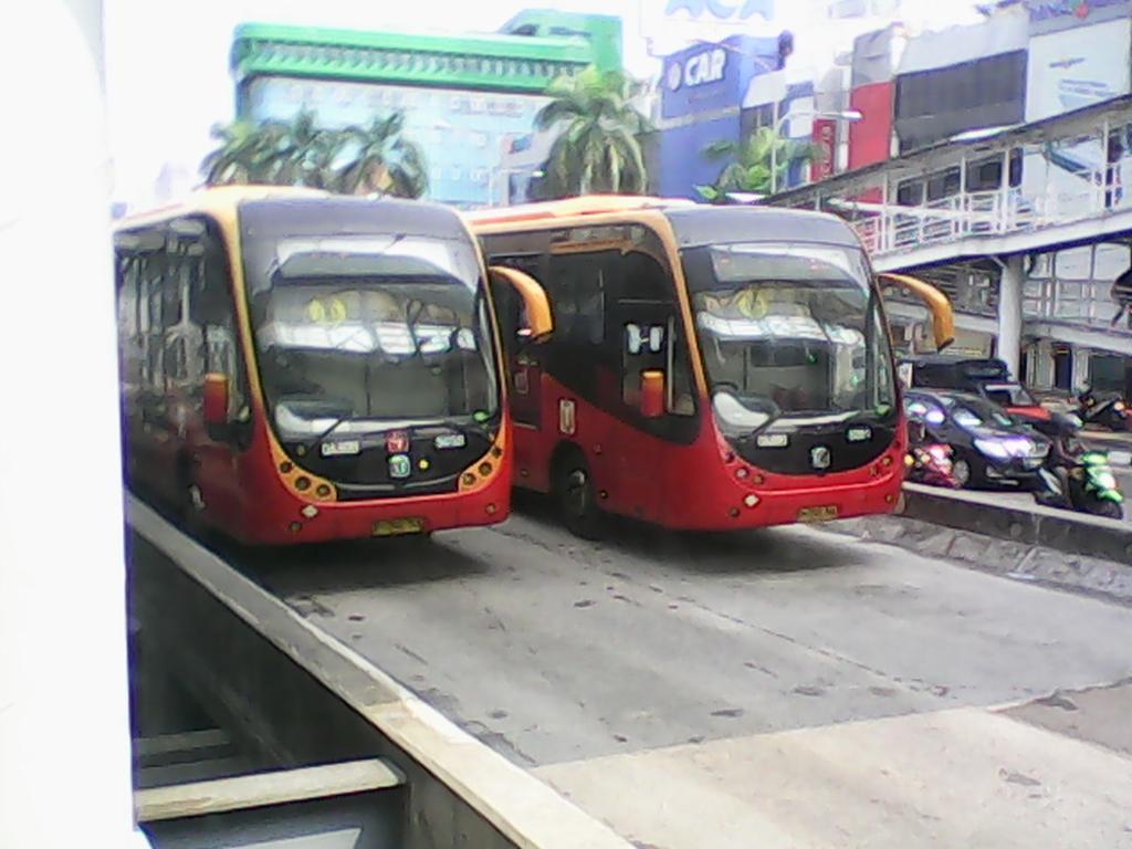 PBTransJ1's tweet image. Hasil bidikan mimin setelah CFD pagi tadi ^_^ kualitasnya tak seindah SLR hehe yang penting hobby #AyoNaikBusway