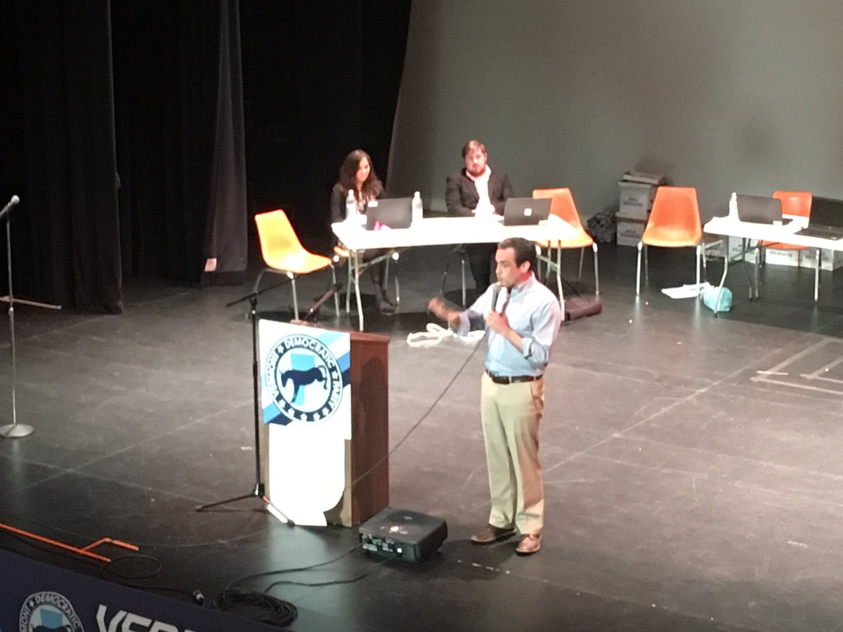 AustinDavisVT's tweet photo. "Vermont is ready to bring us universal healthcare, because healthcare is a human right" @mattdunnevt at #VDPCon16 https://t.co/CjHcczn1X6