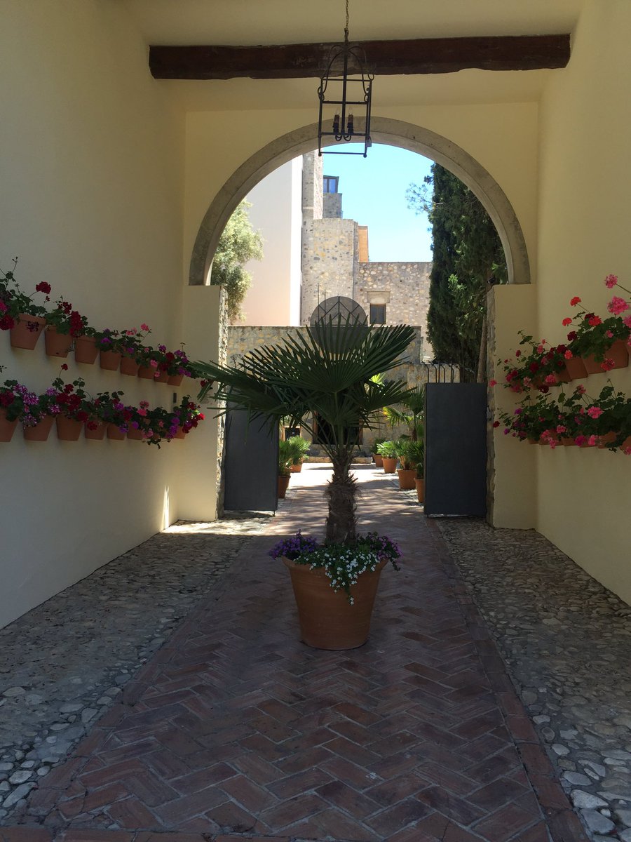 marbella_chic's tweet photo. Castillo de Monda a boutique hotel close to Marbella. A fantastic old Andalusian castle. #marbella #spain https://t.co/S0npThOdHf