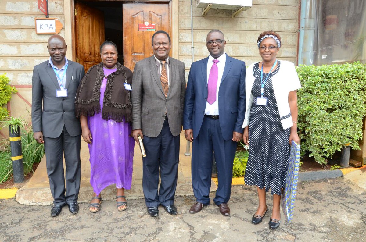 elo_mapelu's tweet photo. @KPA_Nairobi @PharmaKenya @pharmnet_ke @NairobiCountyGo showing the pharmnet quality manual to the minister. https://t.co/w50Chyzk2X