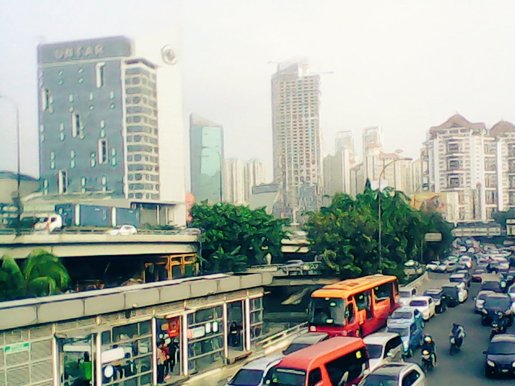 PBTransJ1's tweet image. Diantara keramaian ibukota, demi sebuah pelayanan yang maksimal
#AyoNaikBusway