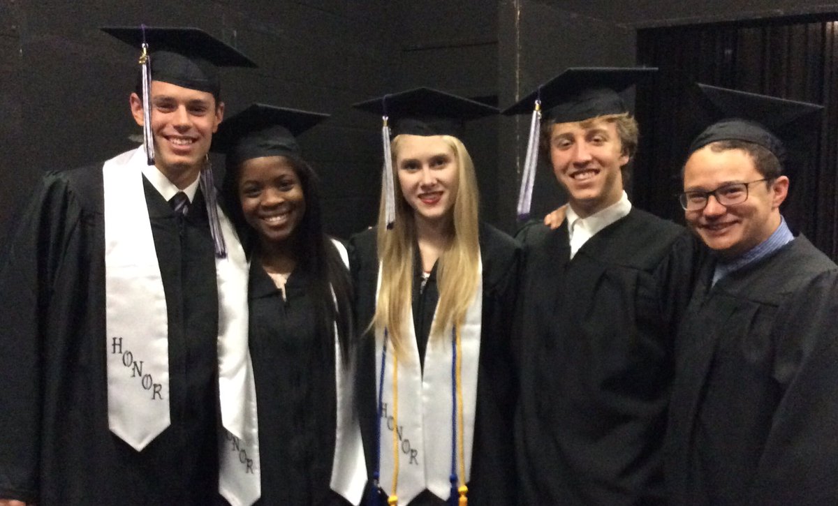 KRCSCollegeCo's tweet photo. @KingsRidgeCS seniors Class of 2016! You did it! https://t.co/xgWMXK2tHZ