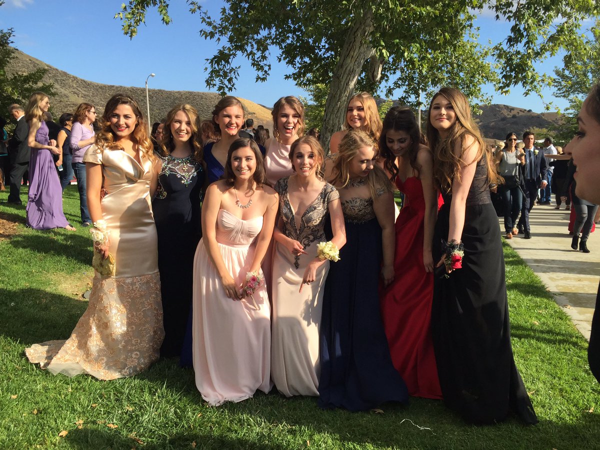 Everyone looked lovely at prom! ✨🎈🌙