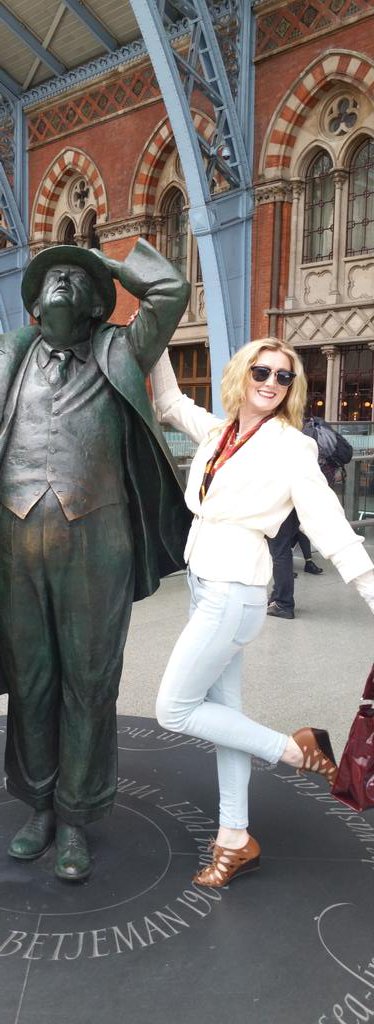 1_Diamond_Queen's tweet photo. #stpancras #StrikeAPose #modelshoot https://t.co/j7q5C9oCJo
