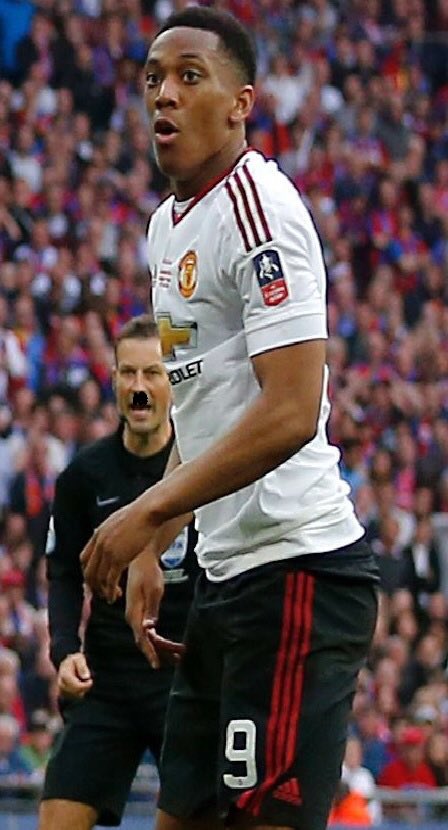 MUFCScoop's tweet photo. Anthony Martial's reaction when Jesse Lingard's volley is going into the back of the net. #MUFC https://t.co/YM4HtWyjwH