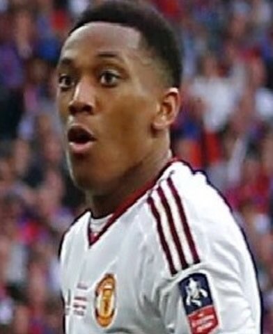 MUFCScoop's tweet photo. Anthony Martial's reaction when Jesse Lingard's volley is going into the back of the net. #MUFC https://t.co/YM4HtWyjwH