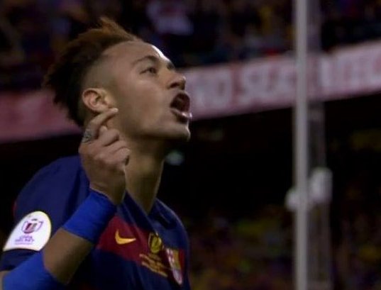 FilosofiaCule's tweet photo. Que si Real Madrid, que si PSG un coñoemadre, la imagen del partido YOOOO ME QUEDO AQUIIII!!!!!!!! https://t.co/FqINwo36TP