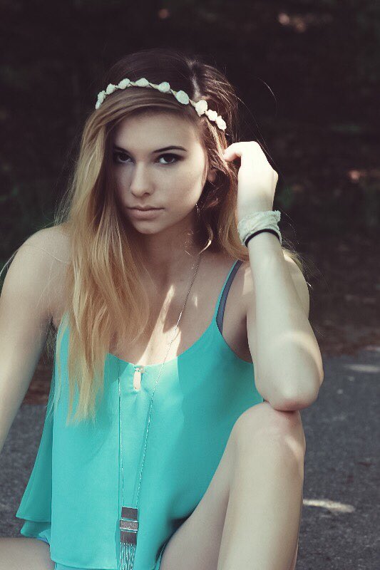 laurenhansen27's tweet photo. wild child🌻 https://t.co/VODVDJ3ta8