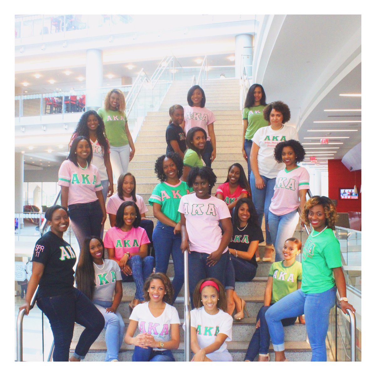 The lovely ladies of the Kappa Omicron Chapter wish you an oh so pretty summer! 💕💚☀️