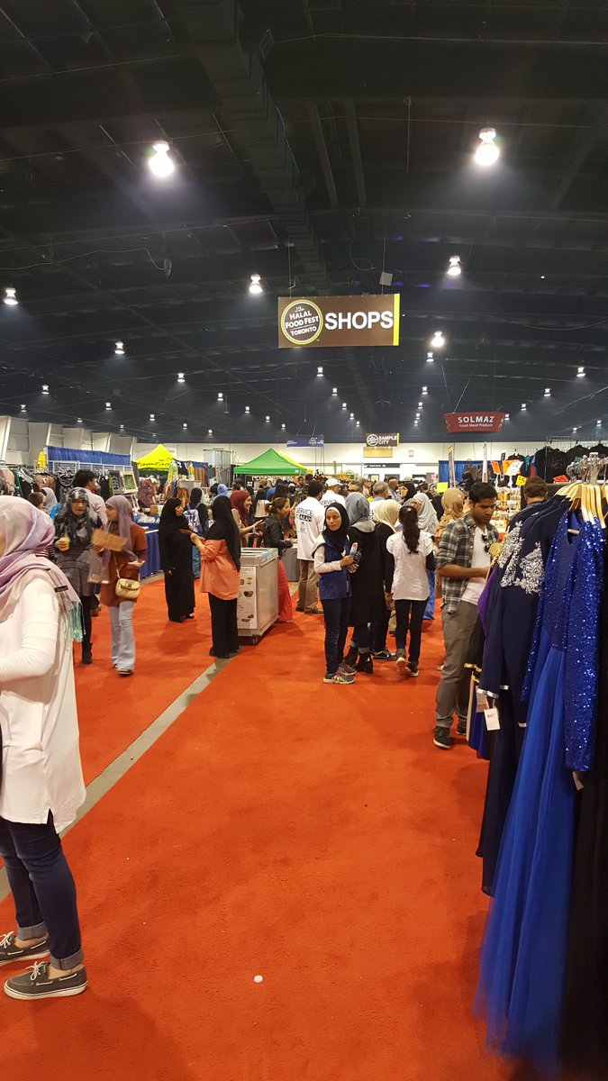 TheWall_33's tweet photo. @HalalFoodFestTO all the way from #Ottawa! I'm here. Amazing festival. #HFFTO16 https://t.co/PcwFdW7vKJ