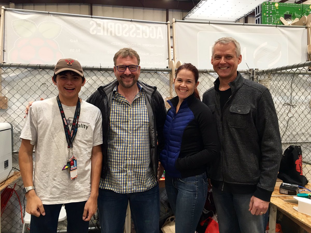 SMC_on_IoT's tweet photo. Hey @joeweinman - Look who I found!! Happy Sunday from #MakerFaire - Jack's drones are awesome!! https://t.co/a8L27MIB0a