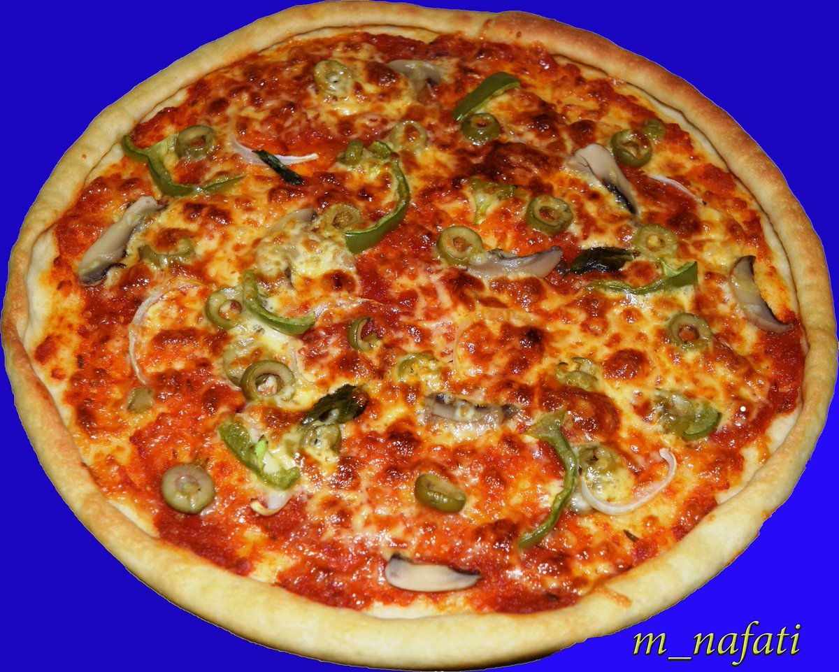 M_Nafati's tweet photo. يحدث الآن  #homemade_pizza https://t.co/ZhFVv619aH