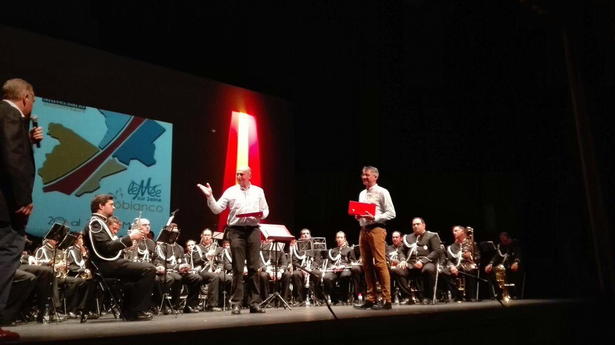 Imágenes del acto en el <a href="/teatroelsilo/">Teatro El Silo</a> con la <a href="/Am_lasoledad/">A.M. La Soledad</a> en los actos del 25º Aniversario del Hermanamiento.