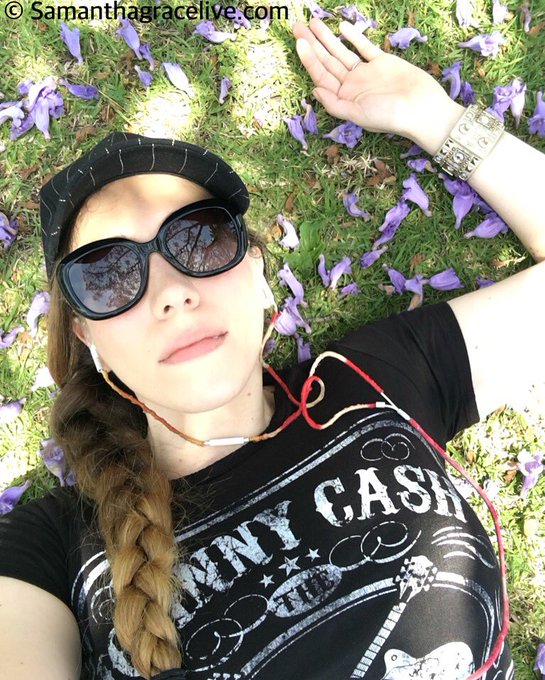 My post cardio Jacaranda America Beauty recline.Enjoying bit of purple magic. I wear this look a lot<a href="/tag/positivelife"class="tags"><span>#positivelife</span></a><a href="/tag/joy"class="tags"><span>#joy</span></a><a href="/tag/positiveimpact"class="tags"><span>#positiveimpact</span></a>