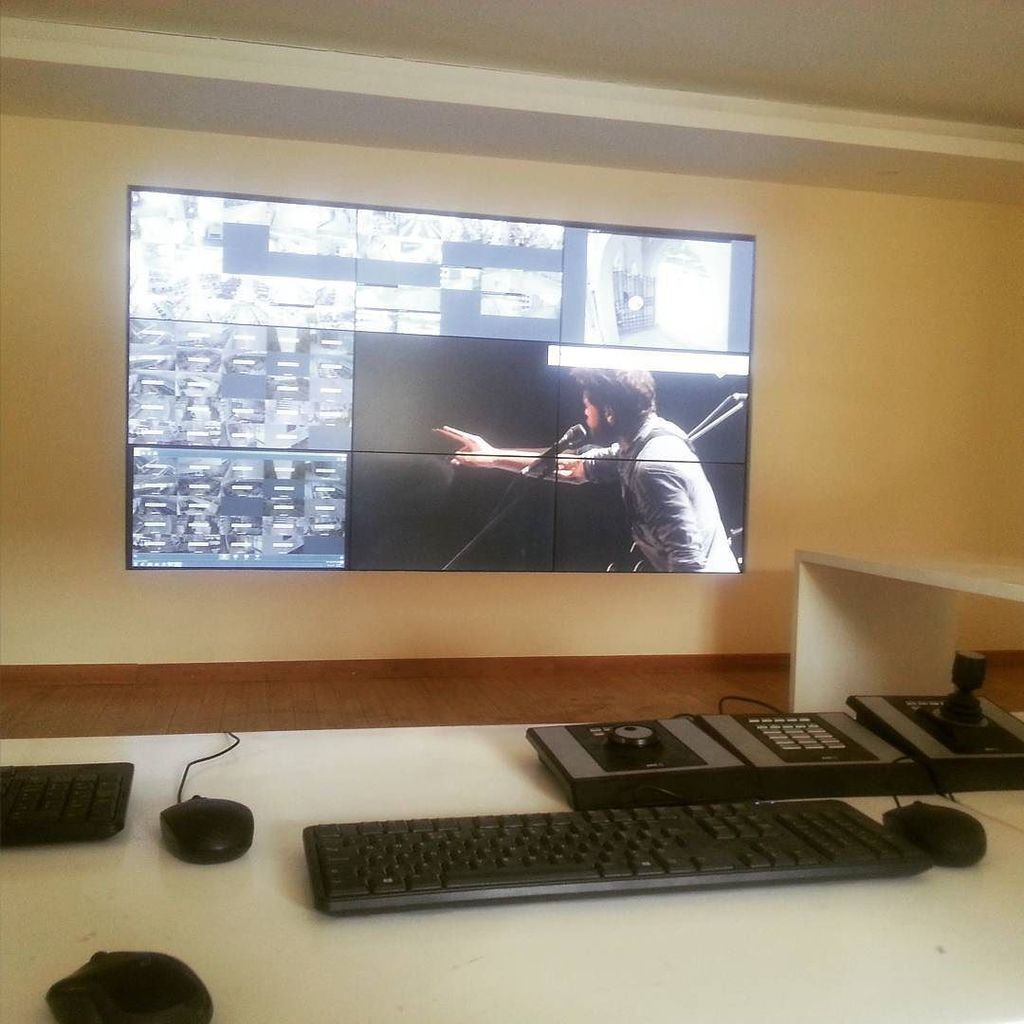 StarliteStalker's tweet image. #finalwork #videowall #cameraoperation 3*3matrix , 
Camera Control Room , 158 #surveillance #camera #godblessethiop…