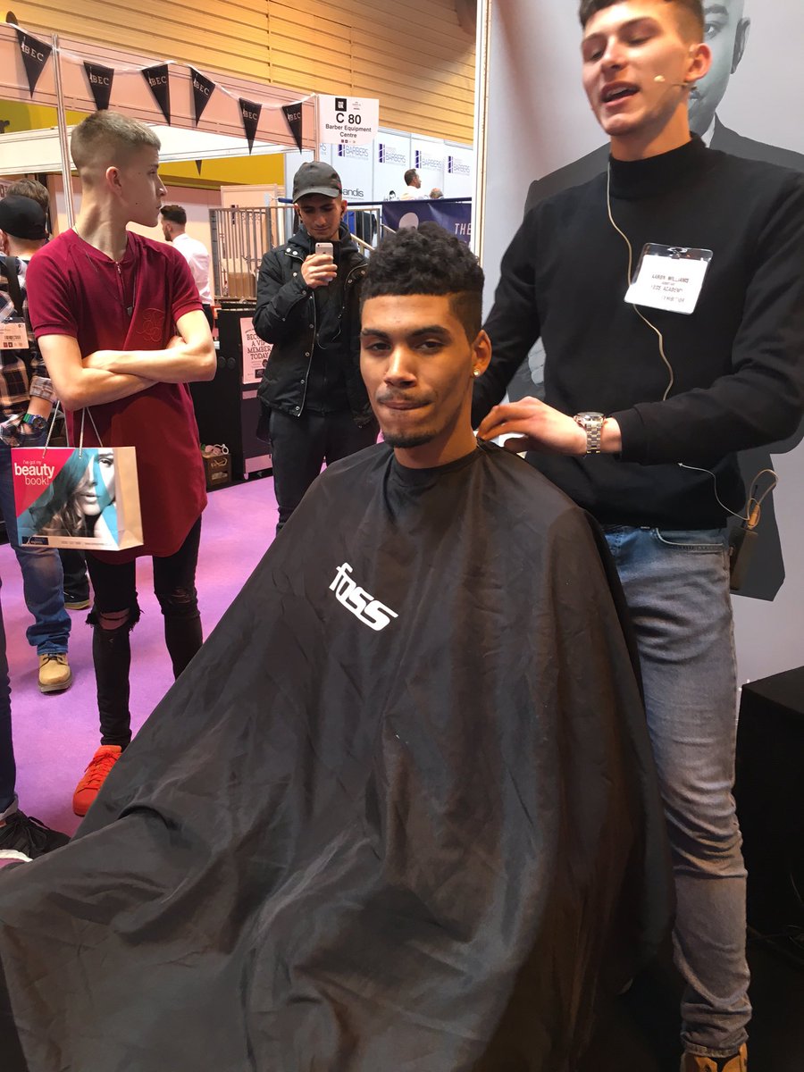 head2headbarber's tweet image. Great day at #barberuk16 great to me the fellas from @Thefossacademy #head2headbarbers.com