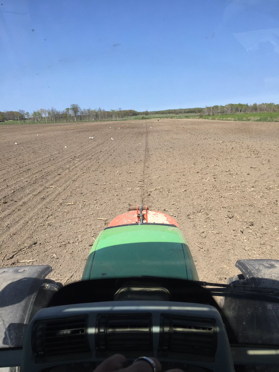 tylerhaze1's tweet photo. #Maziex #duetzpower #plantinglife 2016 silage corn going in. https://t.co/QEMkZJa4Y6