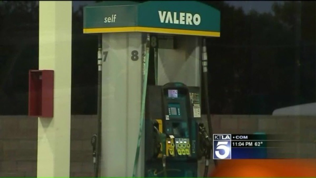 Video: Employee bashes man's truck for being too slow at pump bit.ly/243i76m?utm_me… https://t.co/eolgJeImaP