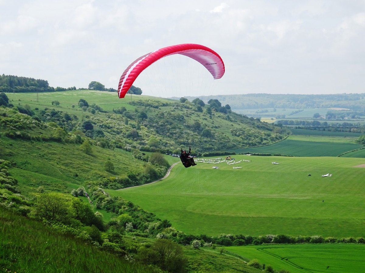 mrchrishubbard's tweet photo. Floating the day away on a sunny @DunstableDwnsNT #downsphoto :-) https://t.co/YreVVUxbMR