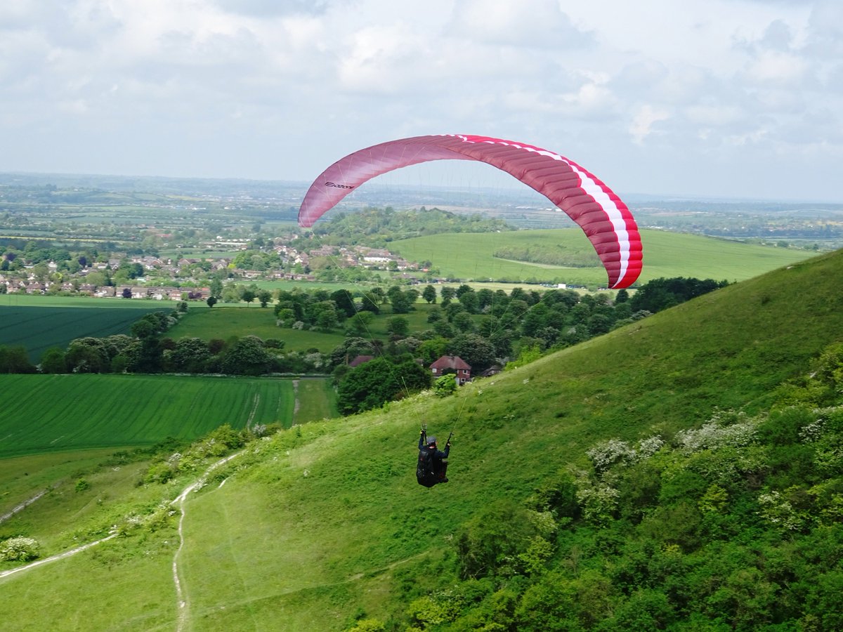 mrchrishubbard's tweet photo. Floating the day away on a sunny @DunstableDwnsNT #downsphoto :-) https://t.co/YreVVUxbMR
