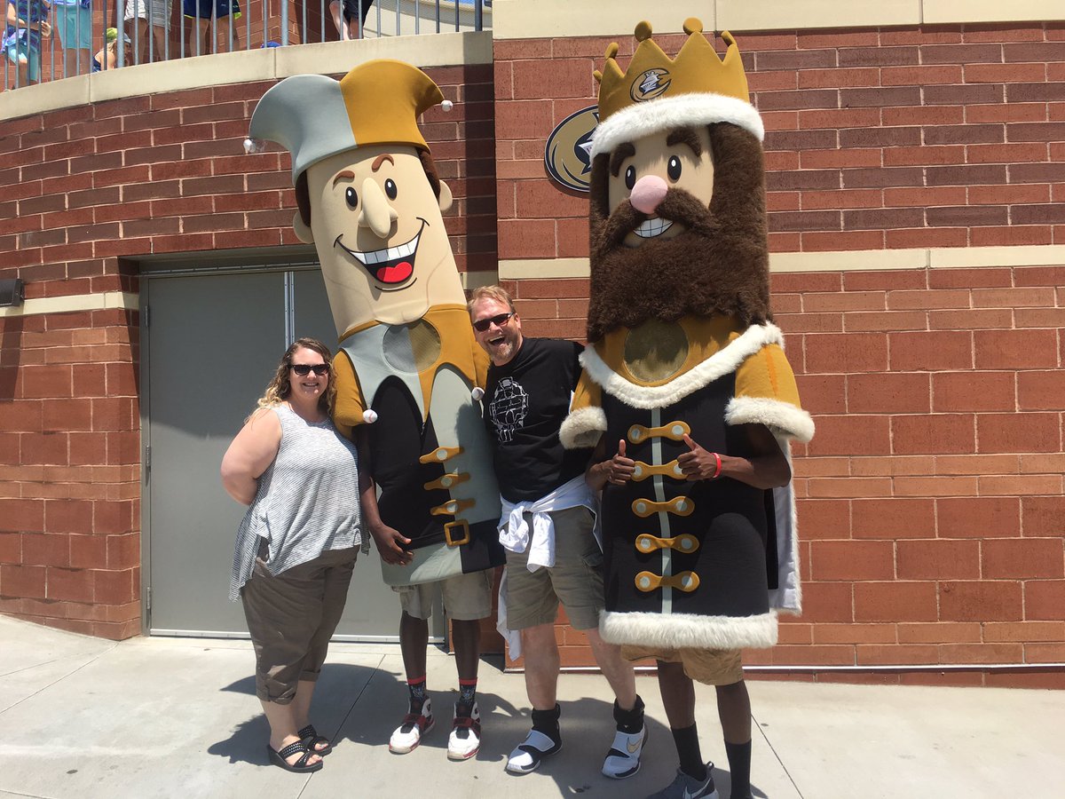 JP_Rader's tweet photo. @KnightsBaseball #coolestfanphoto https://t.co/gnEFGw1UAs