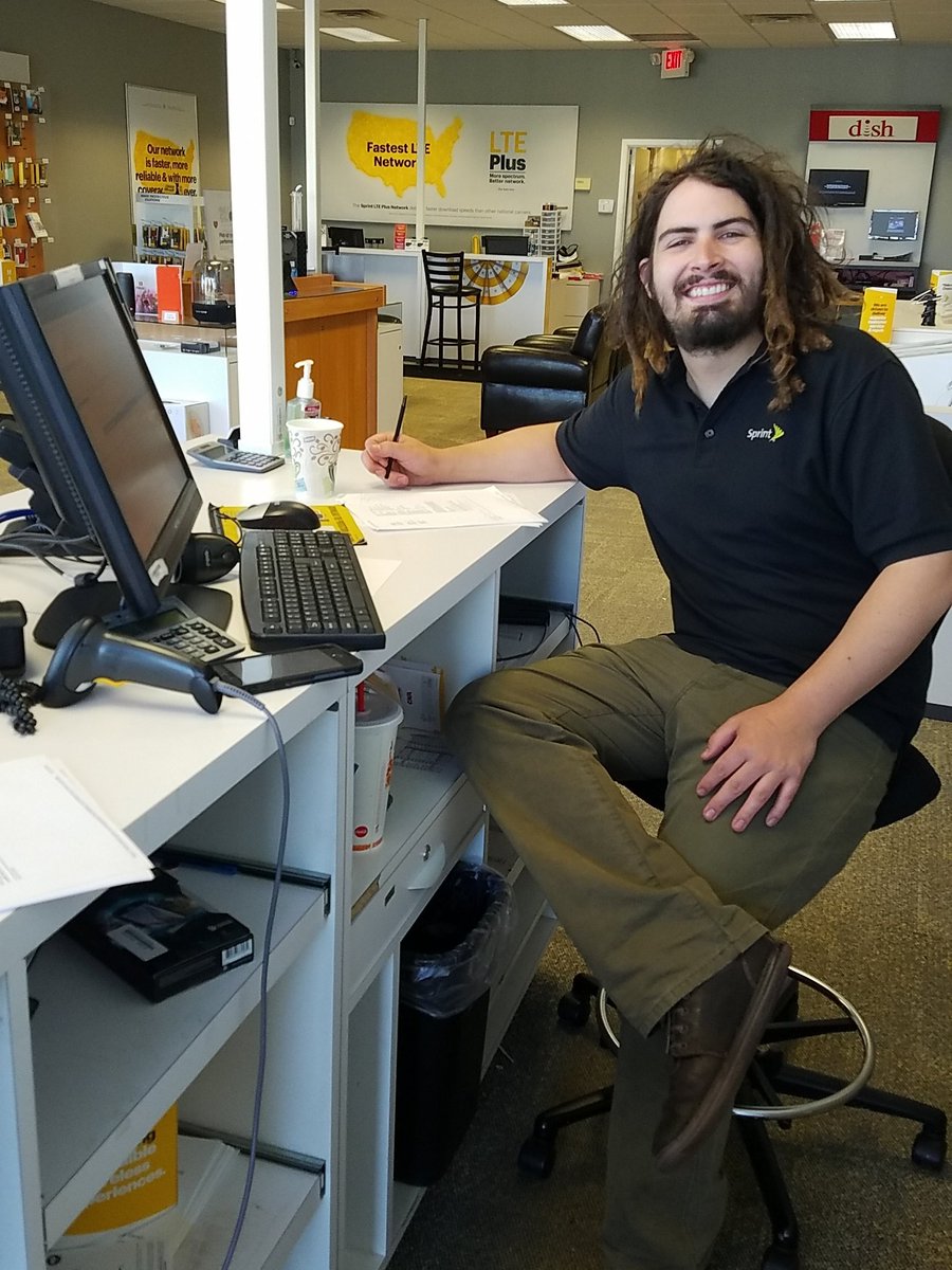 jasonfalkon's tweet photo. Noah working hard at customer satisfaction on a beautiful Sunday afternoon.
#BasicPCS #UpShow https://t.co/Yllk3oDkJn