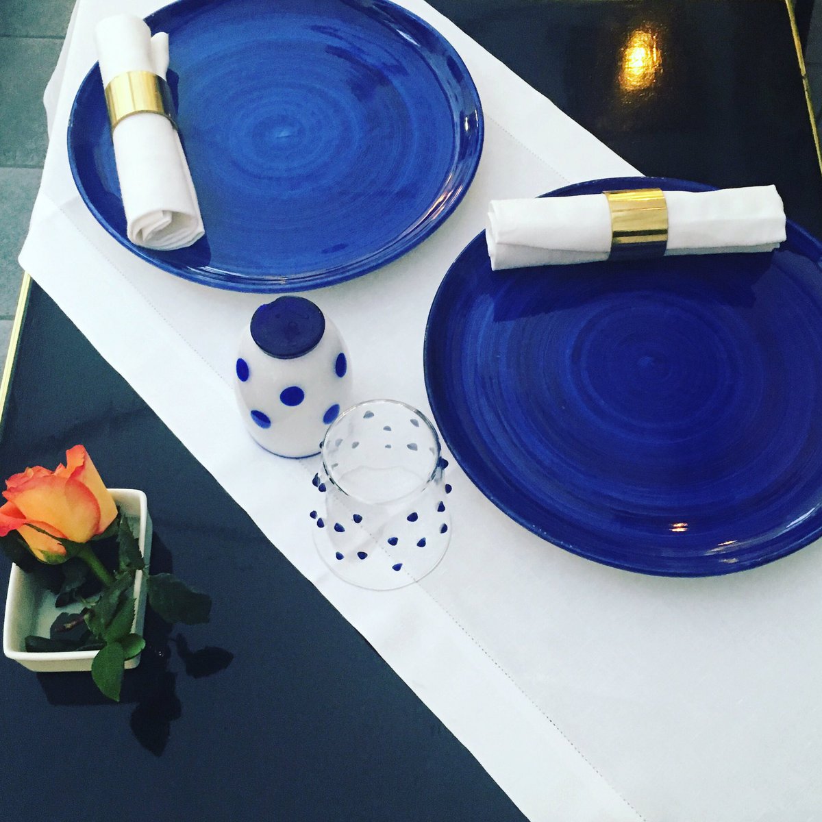 MinaBagiota's tweet photo. Always in blue and white!!! #Minaluxuryhotels #travel #luxury #hotels #auroracapri #italianplates #capri #italy https://t.co/YRTpLf7KZz