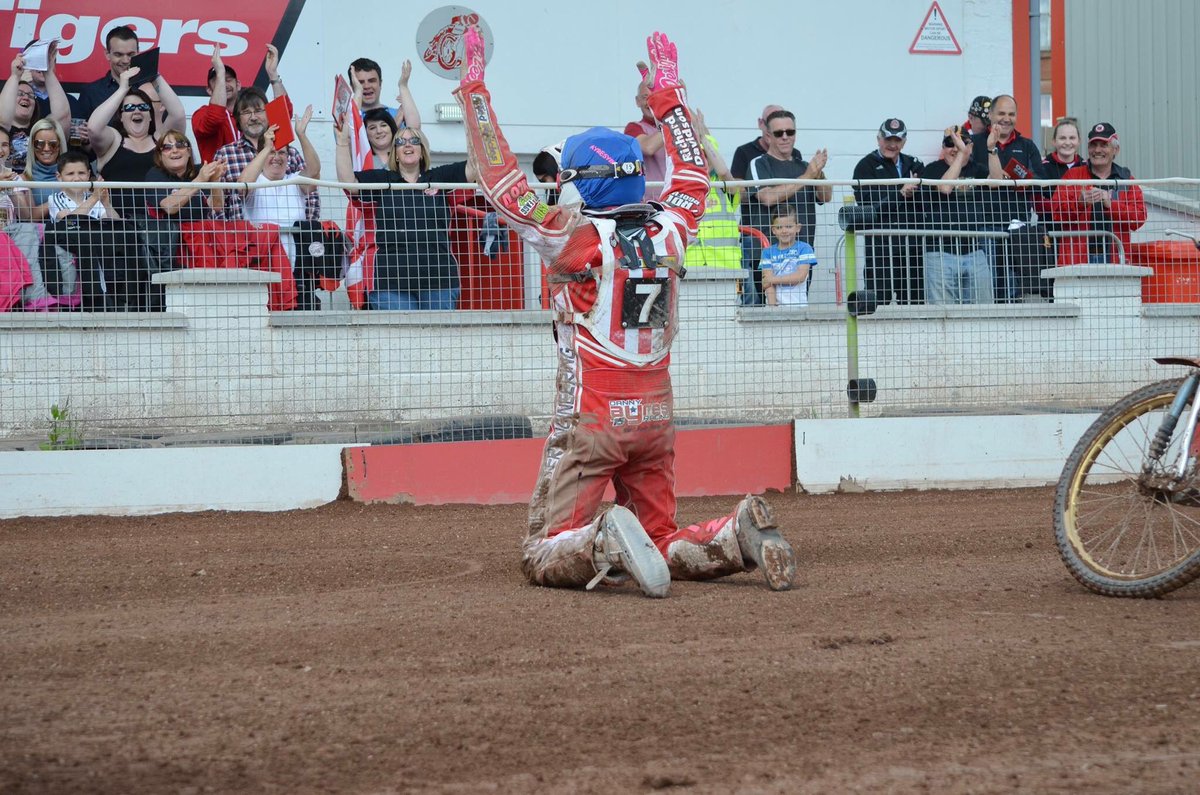 BryanSpeedway's tweet photo. This is what it all means to Danny Ayres. Yet again providing great entertainment. @_glasgowtigers (C) George Mutch https://t.co/xWWKyONk60