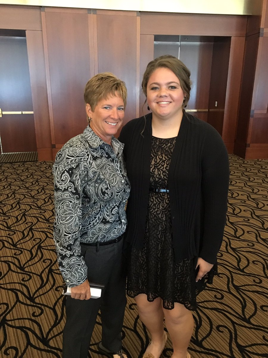 eliseonlife16's tweet photo. Keller ISD Athletic Hall of Fame banquet!!! So very thankful for my OUTSTANDING coaches and AMAZING parents! https://t.co/K1RoGDFsyI
