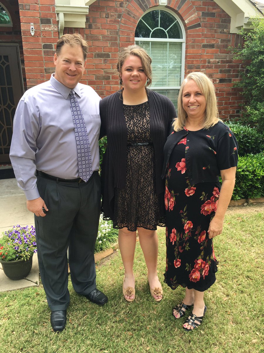 eliseonlife16's tweet photo. Keller ISD Athletic Hall of Fame banquet!!! So very thankful for my OUTSTANDING coaches and AMAZING parents! https://t.co/K1RoGDFsyI