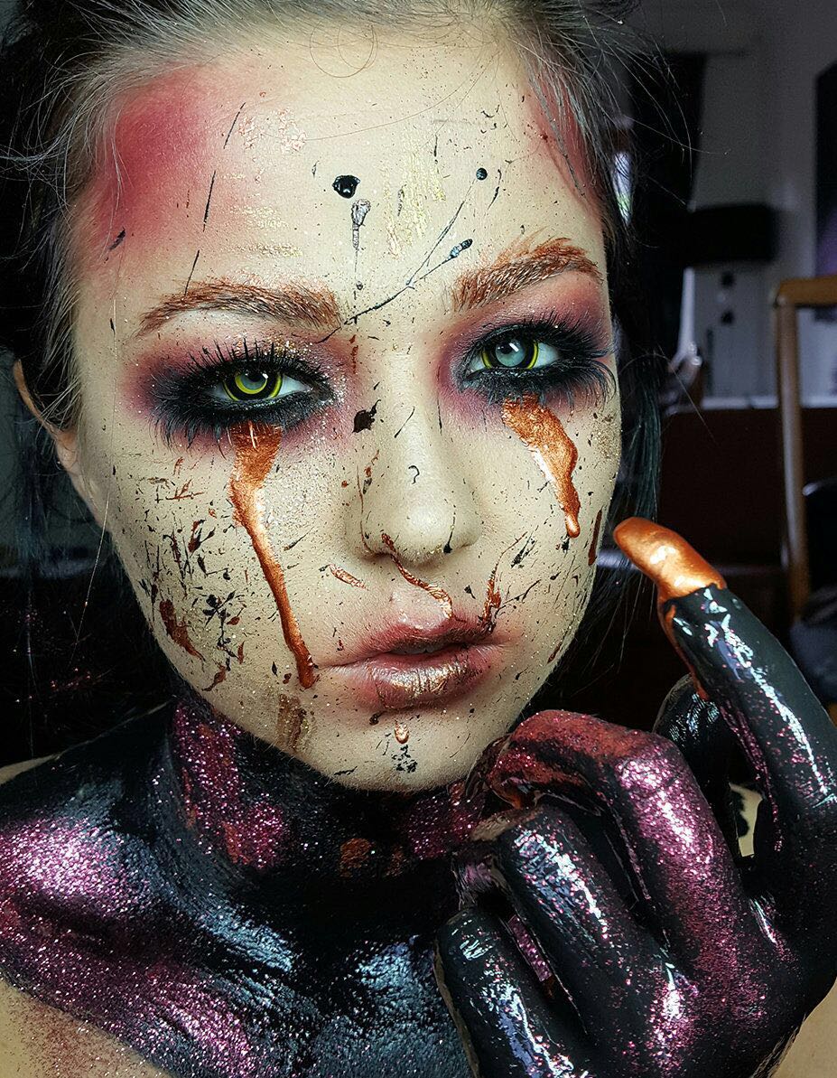 DanikaDaisley's tweet photo. Avante garde makeup #mua #makeup #benye #lips #instagood #ombre #glitters #highlightandcontour #fleek #slay https://t.co/Z1NikDPDJW