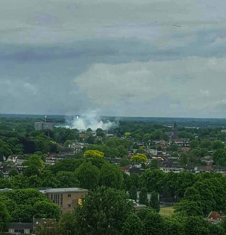 TilburgTifosi's tweet photo. A lot of smoke today.
We are staying up!  #WillemI #WILNAC https://t.co/hMVXstMsPE