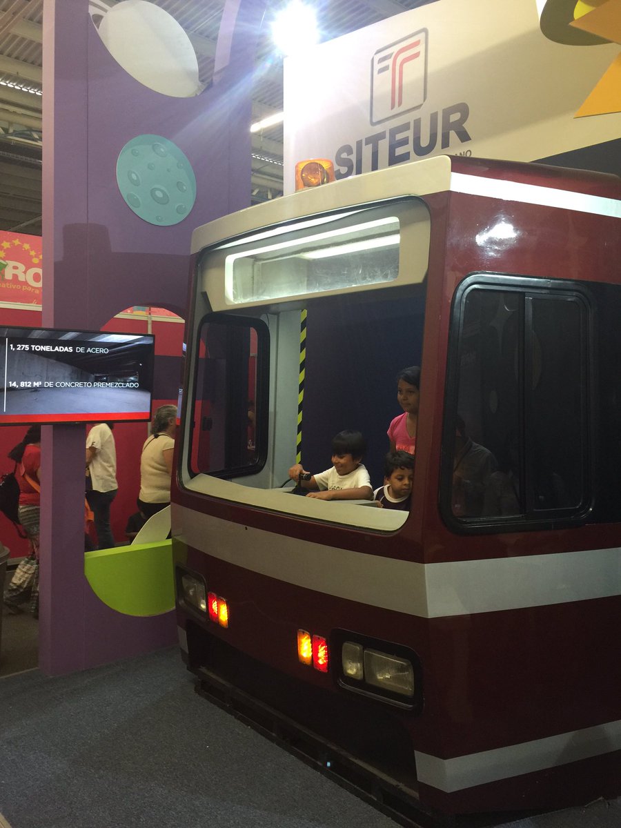 SITEURJAL's tweet photo. Ven a divertirte con tu familia en #Papirolas2016, conoce nuestros servicios y tómate la foto en la cabina del tren. https://t.co/QIklVDIQmY