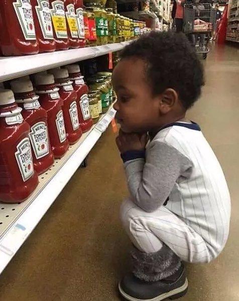 StumblerTop's tweet photo. I just want someone who looks at me the way this lil dude looks at ketchup https://t.co/2QrNNGWbSd